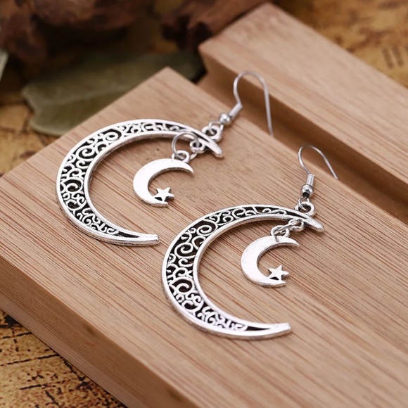 π Crescent Moon BOHO Chic Trendy Earrings π - Picture 2 of 8